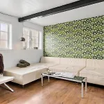 Cozy In With Kitchen בית נופש פאבורג
